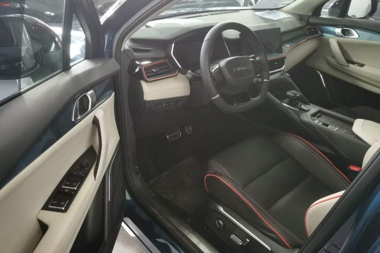 Used Lynk & Co 06 2021 1.5T Shero Pink Special Edition Interior 2
