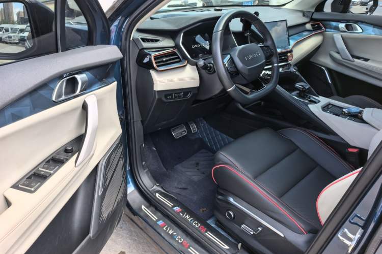 Used Lynk & Co 06 2021 1.5T Shero Pink Special Edition Interior 3