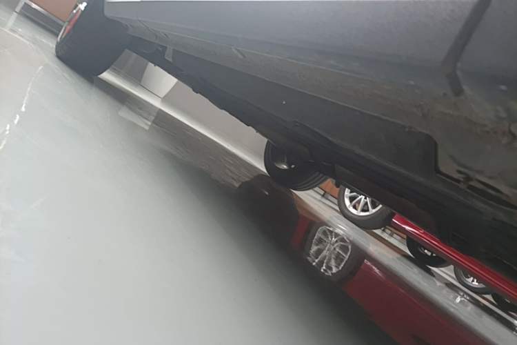 Used Lynk & Co 06 2021 1.5T Shero Pink Special Edition Right Side Sill