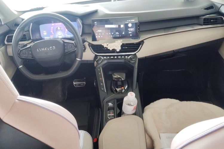 Used Lynk & Co 06 2021 1.5T Shero Pink Special Edition Center Console