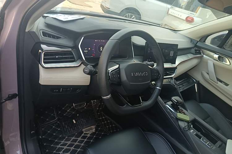 Used Lynk & Co 06 2021 1.5T Shero Pink Special Edition Center Console