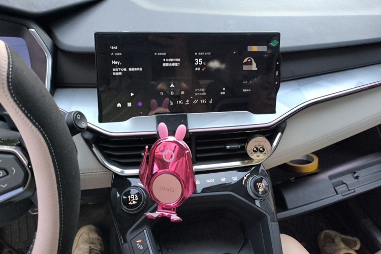 Used Lynk & Co 06 2021 1.5T Shero Pink Special Edition Audio And AC Panel