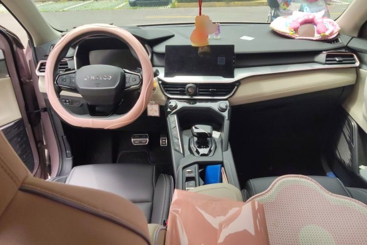 Used Lynk & Co 06 2021 1.5T Shero Pink Special Edition Center Console
