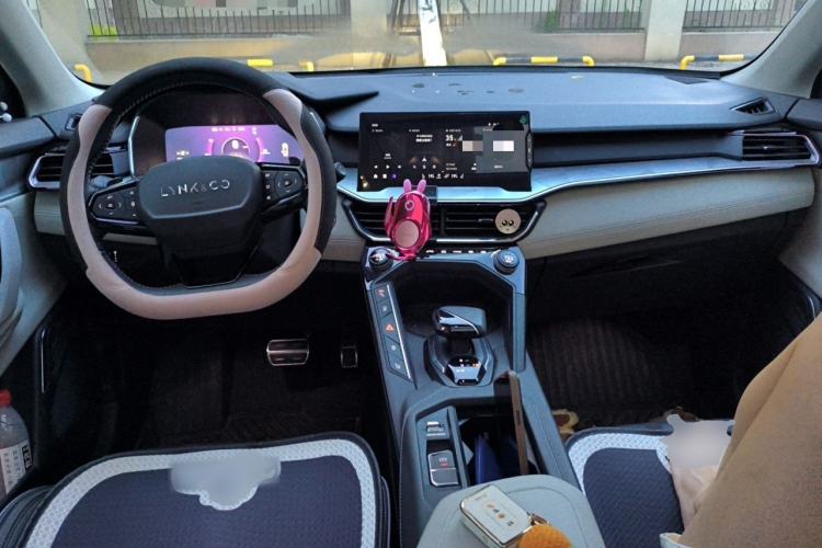 Used Lynk & Co 06 2021 1.5T Shero Pink Special Edition Center Console
