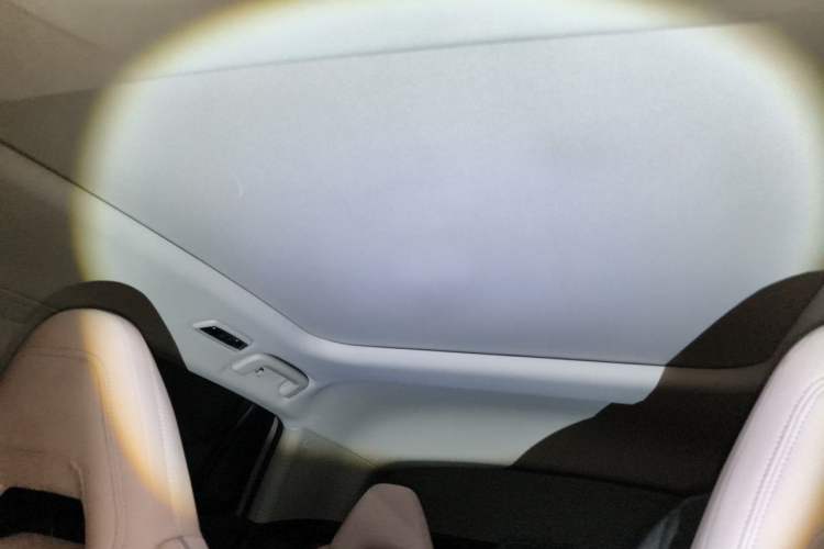 Used Lynk & Co 06 2021 1.5T Shero Pink Special Edition Headliner