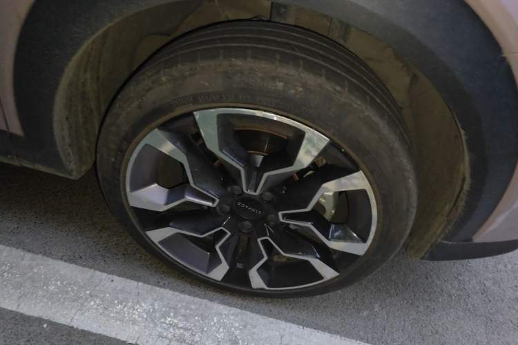 Used Lynk & Co 06 2021 1.5T Shero Pink Special Edition Right Front Wheel Hub