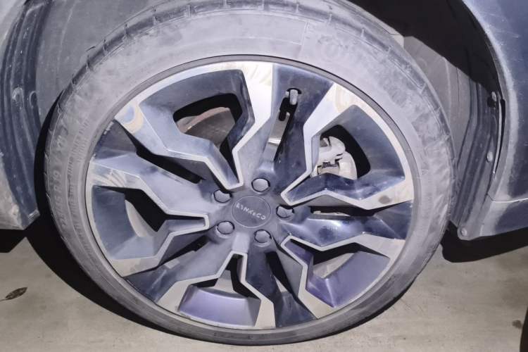 Used Lynk & Co 06 2021 1.5T Shero Pink Special Edition Right Front Wheel Hub