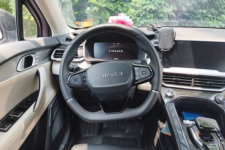 Used Lynk & Co 06 2021 1.5T Shero Pink Special Edition Steering Wheel