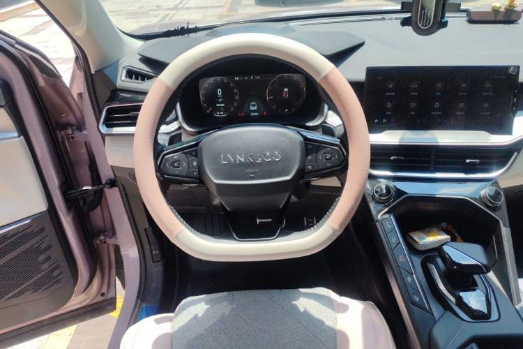 Used Lynk & Co 06 2021 1.5T Shero Pink Special Edition Steering Wheel
