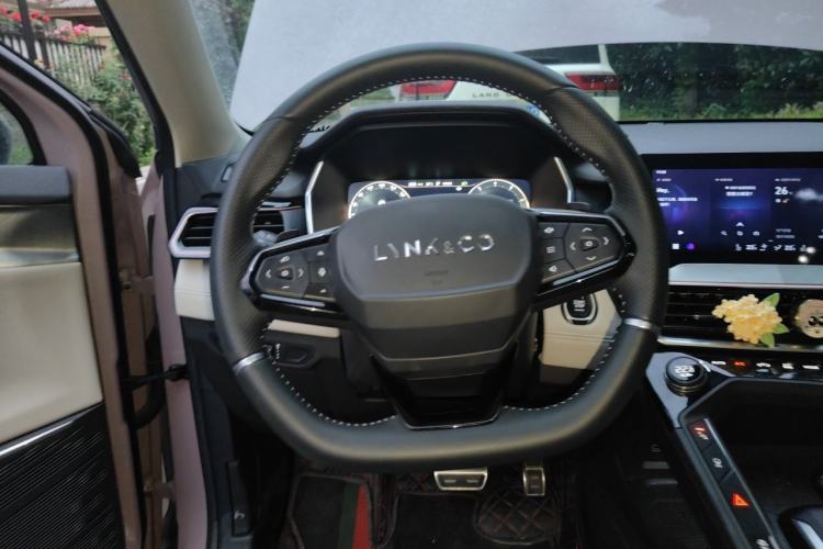 Used Lynk & Co 06 2021 1.5T Shero Pink Special Edition Steering Wheel