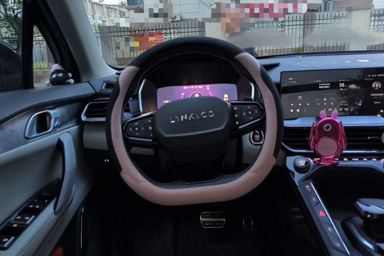 Used Lynk & Co 06 2021 1.5T Shero Pink Special Edition Steering Wheel
