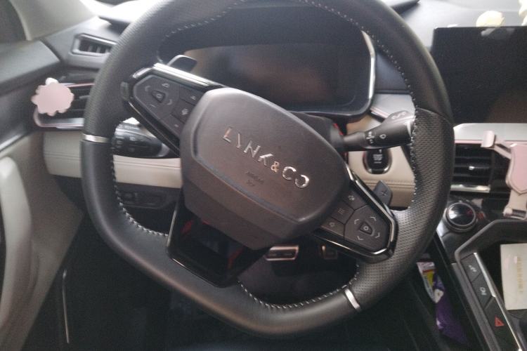 Used Lynk & Co 06 2021 1.5T Shero Pink Special Edition Steering Wheel