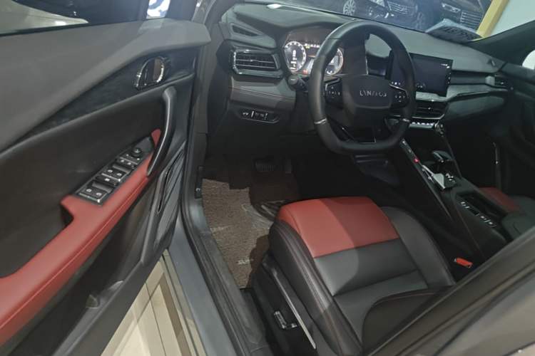 Used Lynk & Co 06 2021 1.5T Shero Pink Special Edition Driver Seat