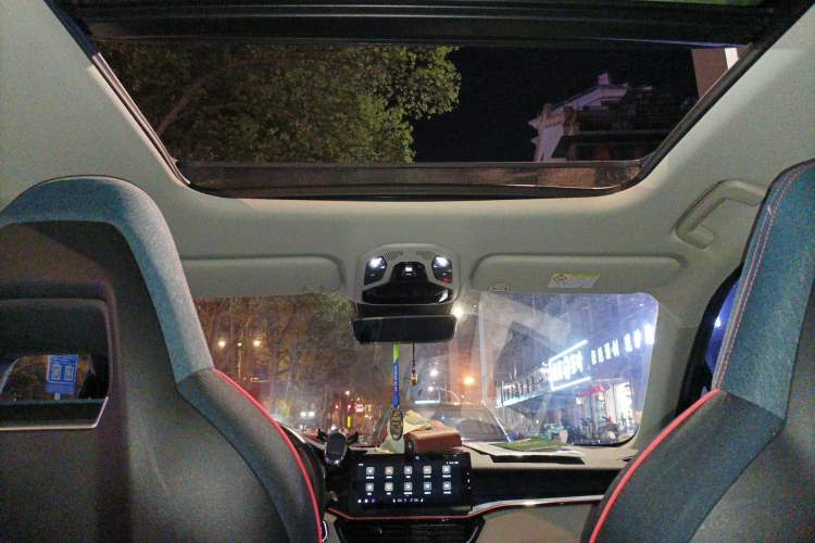 Used Lynk & Co 06 2021 1.5T Shero Pink Special Edition Headliner