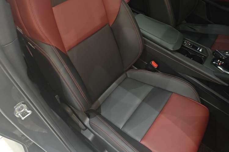 Used Lynk & Co 06 2021 1.5T Shero Pink Special Edition Right Front Seat