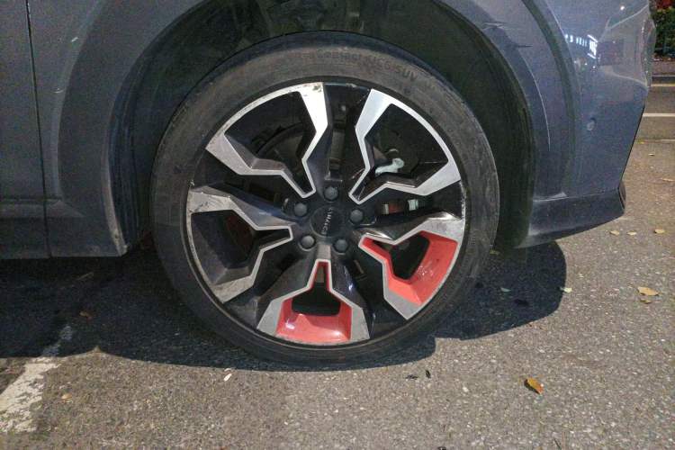 Used Lynk & Co 06 2021 1.5T Shero Pink Special Edition Right Front Wheel Hub