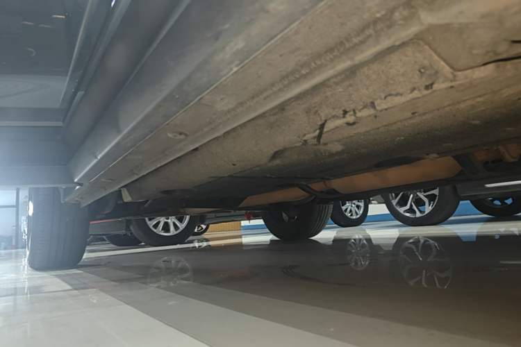 Used Lynk & Co 06 2021 1.5T Shero Pink Special Edition Right Side Sill