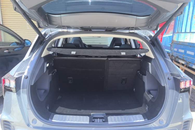 Used Lynk & Co 06 2021 1.5T Shero Pink Special Edition Trunk