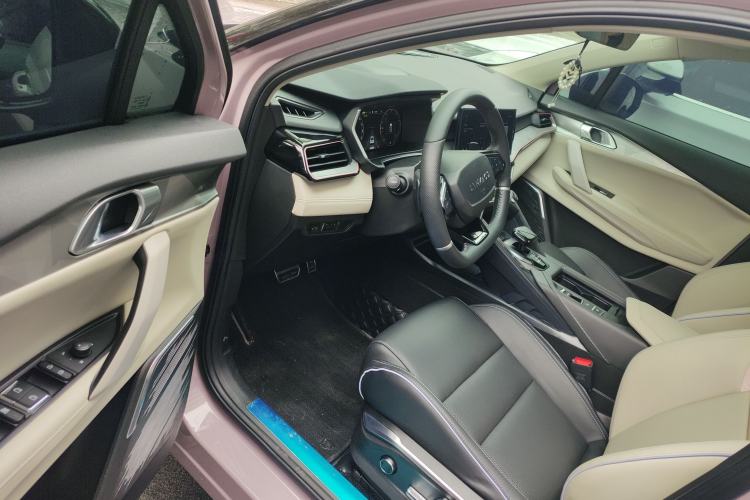 Used Lynk & Co 06 2021 1.5T Shero Pink Special Edition Driver Seat