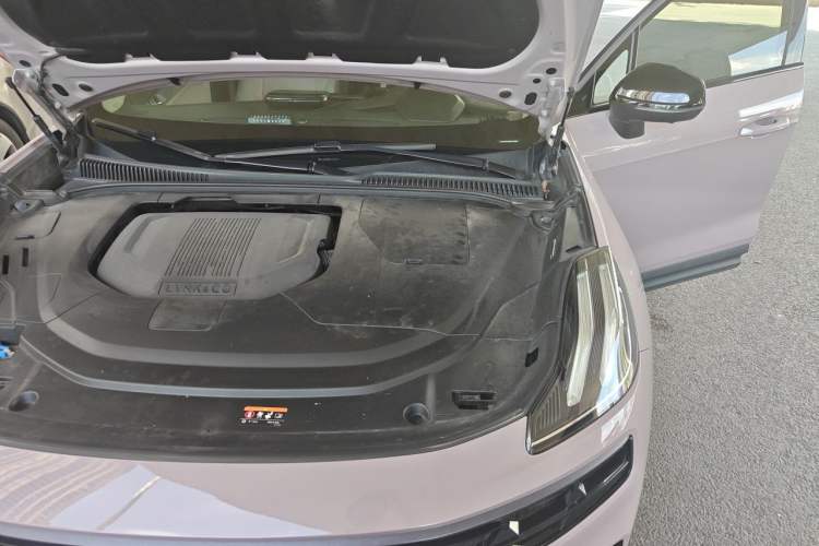 Used Lynk & Co 06 2021 1.5T Shero Pink Special Edition Engine Bay Left