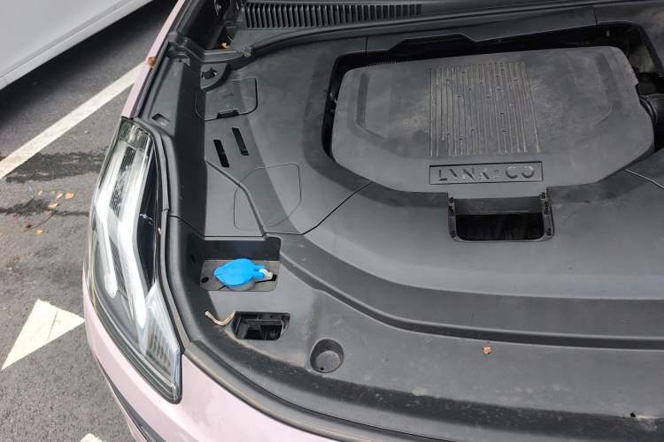 Used Lynk & Co 06 2021 1.5T Shero Pink Special Edition Engine Bay Right
