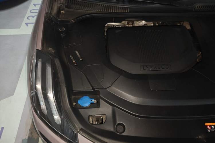 Used Lynk & Co 06 2021 1.5T Shero Pink Special Edition Engine Bay Right