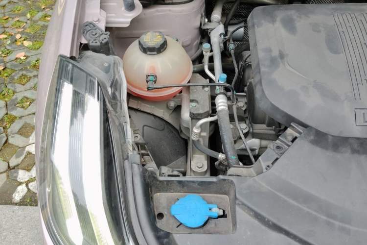 Used Lynk & Co 06 2021 1.5T Shero Pink Special Edition Engine Bay Right