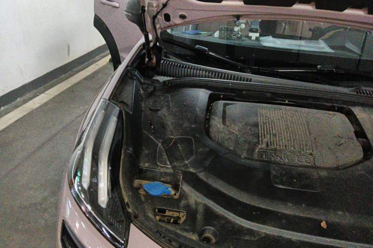 Used Lynk & Co 06 2021 1.5T Shero Pink Special Edition Engine Bay Right