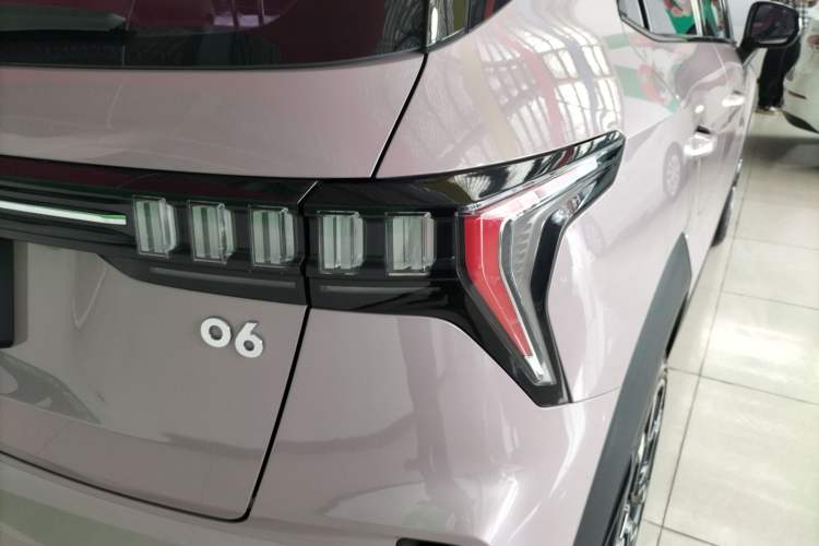Used Lynk & Co 06 2021 1.5T Shero Pink Special Edition Exterior 3