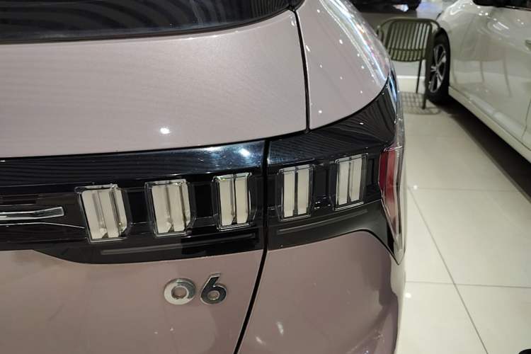 Used Lynk & Co 06 2021 1.5T Shero Pink Special Edition Exterior 3
