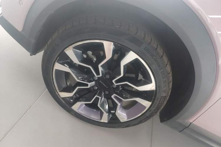 Used Lynk & Co 06 2021 1.5T Shero Pink Special Edition Exterior 4