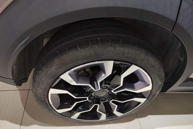 Used Lynk & Co 06 2021 1.5T Shero Pink Special Edition Exterior 5