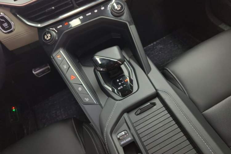 Used Lynk & Co 06 2021 1.5T Shero Pink Special Edition Gear Lever