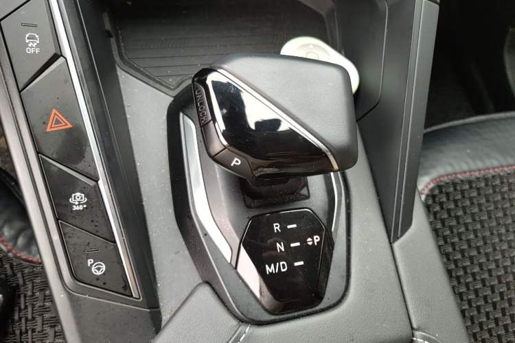 Used Lynk & Co 06 2021 1.5T Shero Pink Special Edition Gear Lever