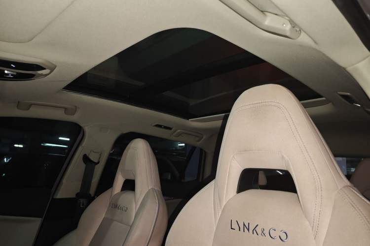 Used Lynk & Co 06 2021 1.5T Shero Pink Special Edition Headliner