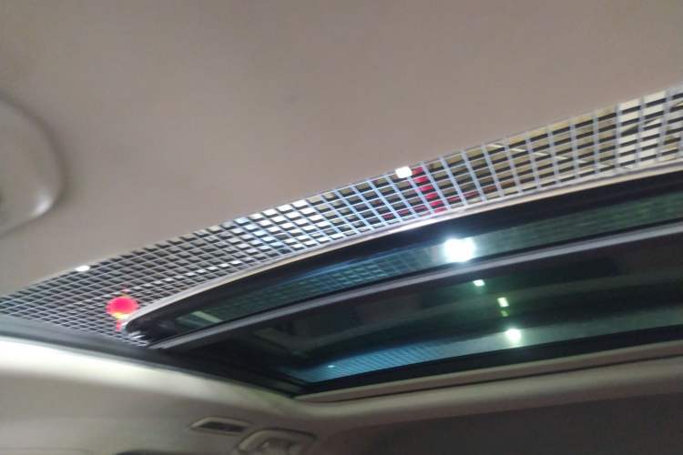 Used Lynk & Co 06 2021 1.5T Shero Pink Special Edition Headliner
