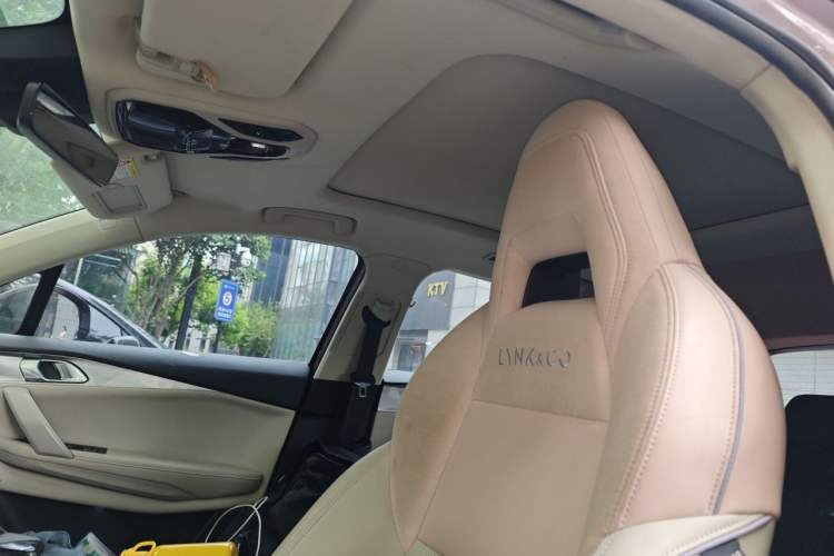 Used Lynk & Co 06 2021 1.5T Shero Pink Special Edition Headliner