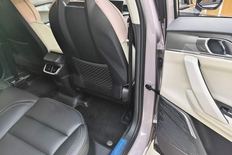 Used Lynk & Co 06 2021 1.5T Shero Pink Special Edition Interior 11