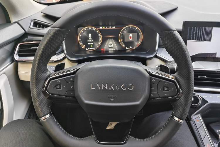 Used Lynk & Co 06 2021 1.5T Shero Pink Special Edition Interior 2