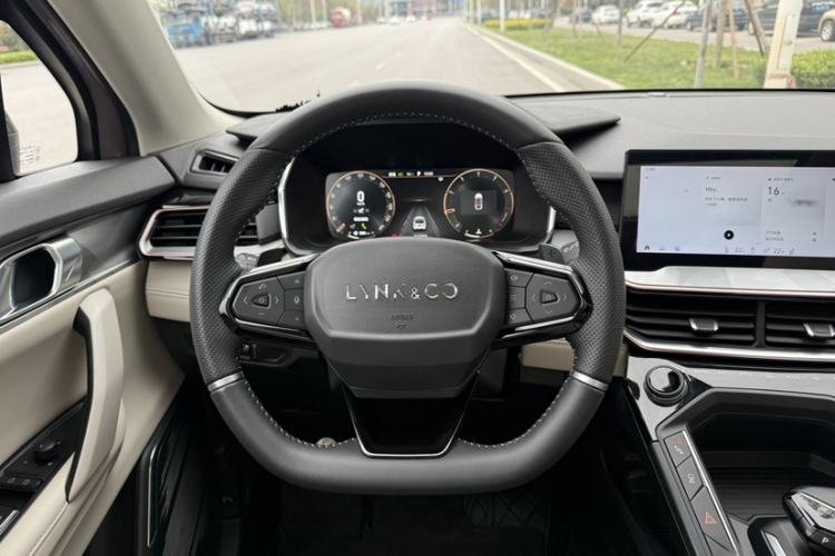 Used Lynk & Co 06 2021 1.5T Shero Pink Special Edition Interior 2