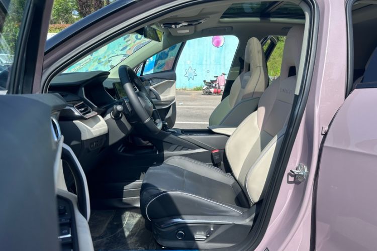 Used Lynk & Co 06 2021 1.5T Shero Pink Special Edition Interior 2