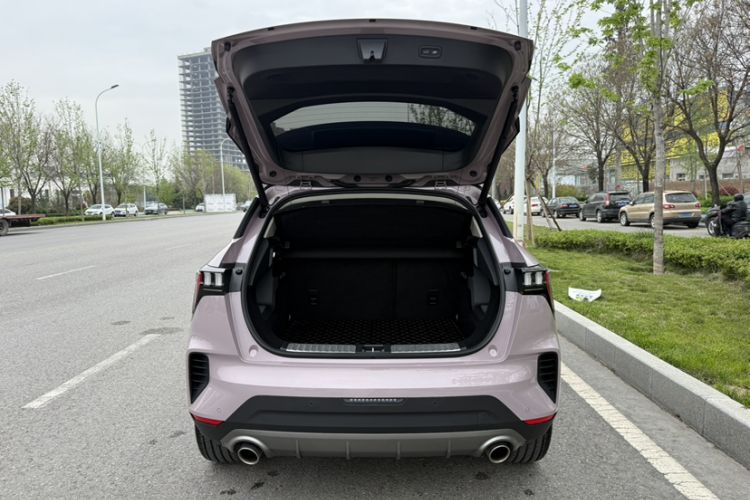 Used Lynk & Co 06 2021 1.5T Shero Pink Special Edition Interior 8
