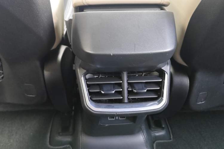 Used Lynk & Co 06 2021 1.5T Shero Pink Special Edition Interior 9