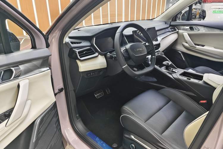 Used Lynk & Co 06 2021 1.5T Shero Pink Special Edition Left Front Seat