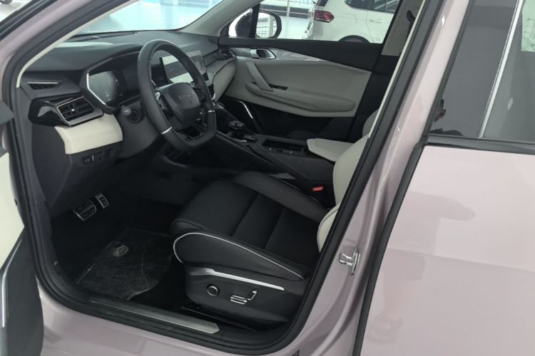 Used Lynk & Co 06 2021 1.5T Shero Pink Special Edition Left Front Seat