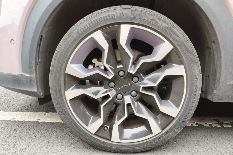 Used Lynk & Co 06 2021 1.5T Shero Pink Special Edition Left Front Wheel Hub