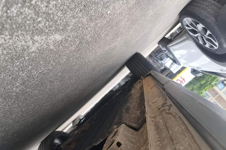 Used Lynk & Co 06 2021 1.5T Shero Pink Special Edition Left Side Sill