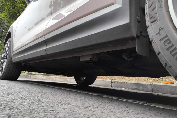 Used Lynk & Co 06 2021 1.5T Shero Pink Special Edition Left Side Sill