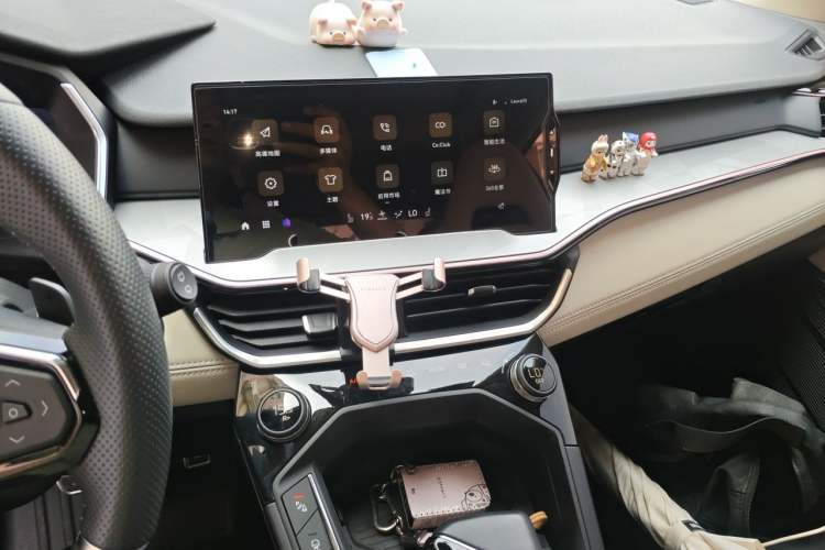 Used Lynk & Co 06 2021 1.5T Shero Pink Special Edition Audio And AC Panel