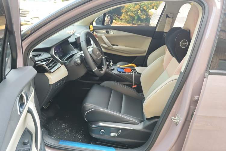 Used Lynk & Co 06 2021 1.5T Shero Pink Special Edition Left Front Seat